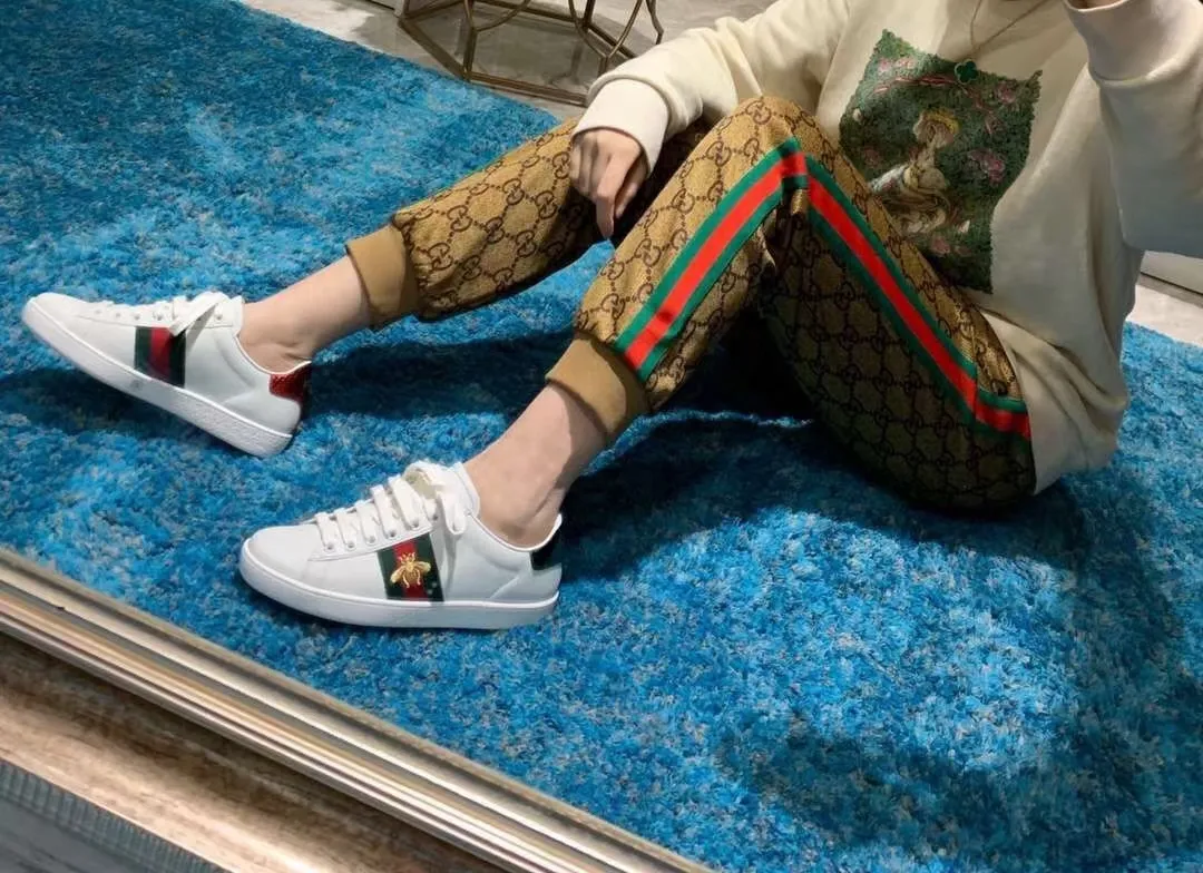 👟👟Ex-factory price 420👟👟 Newly upgraded high version of men's and women's wear, (GUCCI) official website's latest casual and fashionable couple shoes, hot style The style is simple and elegant, exclusive for couples. Unique official website latest brand elements 👑 original Gucci decoration, fashionable and generous, original material cowhide ✅ sheepskin lining, official website designated wear-resistant casual outsole, real-life photos of classic models in the counter, women's 35-40, men's 38--44 sizes